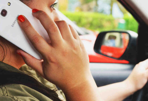 Dekking verzekeraar uitgesloten bij telefoongebruik in het verkeer