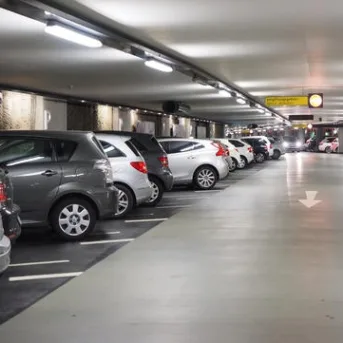 Wegrijden uit parkeervak aanrijding