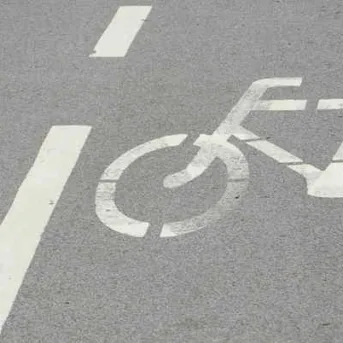 Aanrijding door fietser die afslaat zonder om te kijken